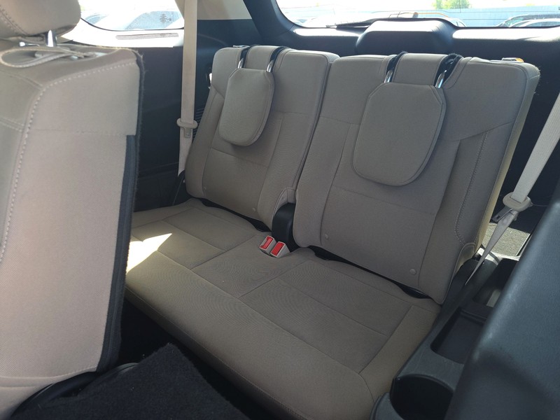 Ford Explorer Vehicle Full-screen Gallery Image 18