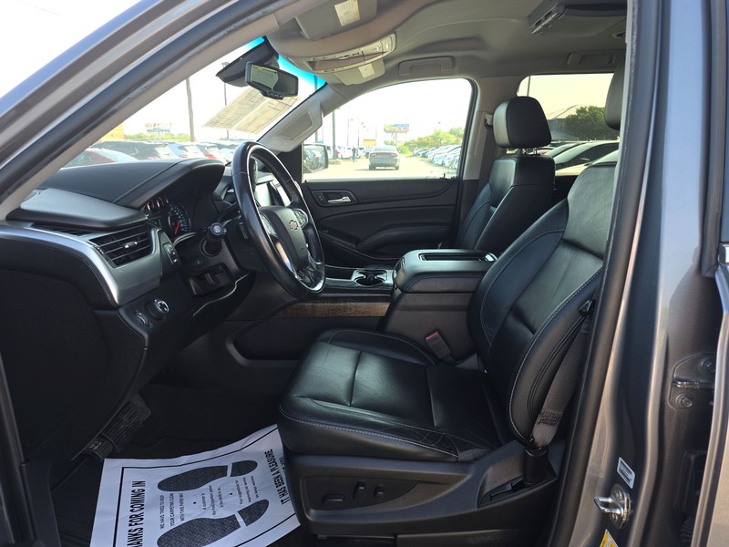 Chevrolet Suburban Vehicle Full-screen Gallery Image 09