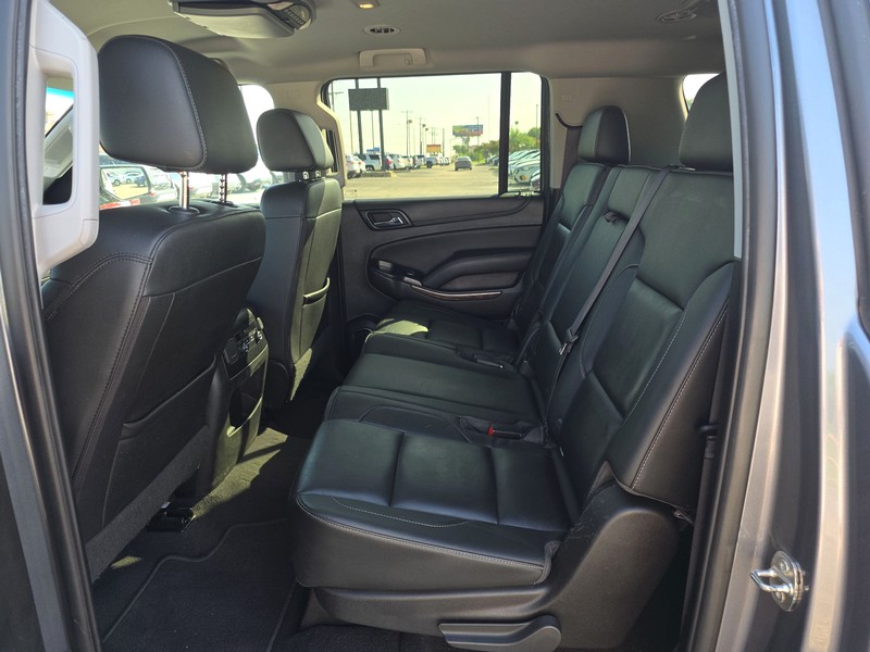Chevrolet Suburban Vehicle Full-screen Gallery Image 10