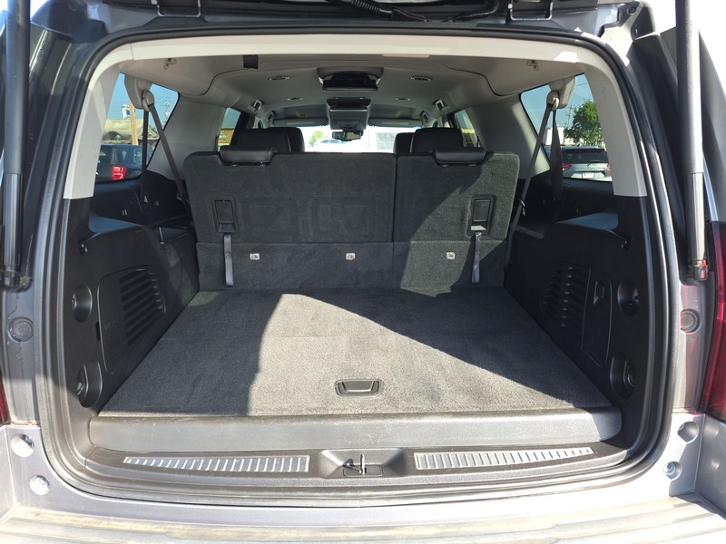 Chevrolet Suburban Vehicle Full-screen Gallery Image 11