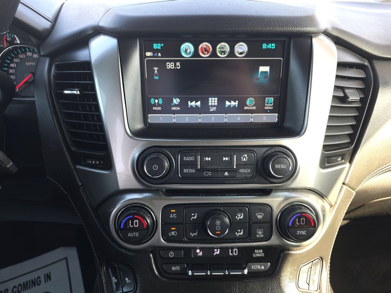 Chevrolet Suburban Vehicle Full-screen Gallery Image 12