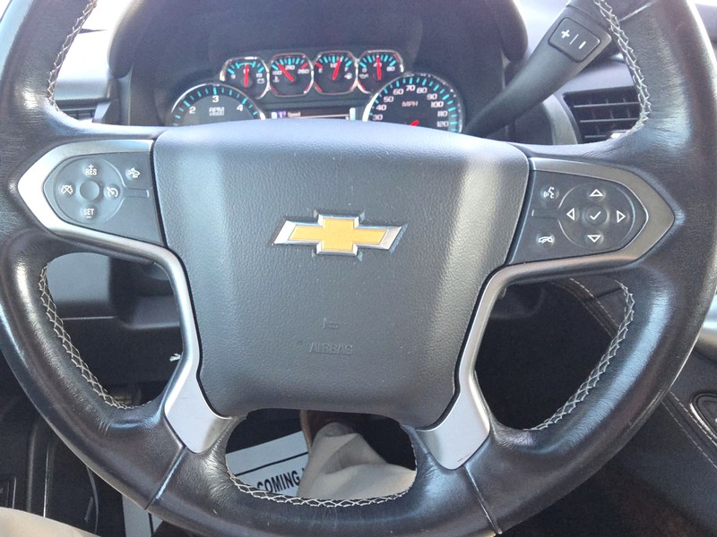 Chevrolet Suburban Vehicle Full-screen Gallery Image 14