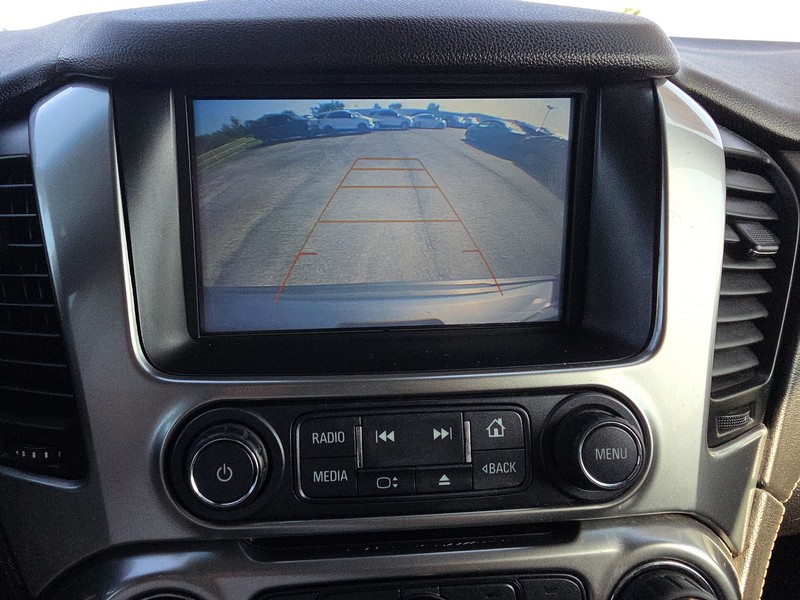 Chevrolet Suburban Vehicle Full-screen Gallery Image 18