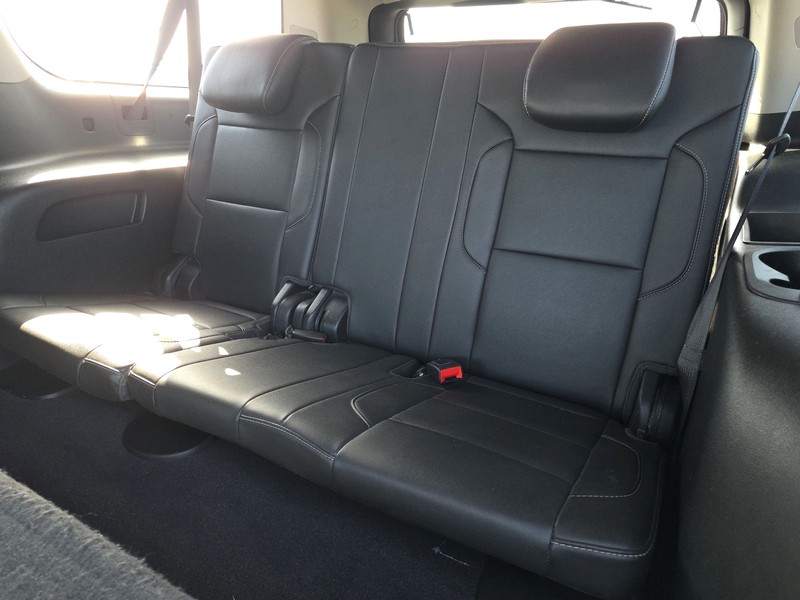 Chevrolet Suburban Vehicle Full-screen Gallery Image 19