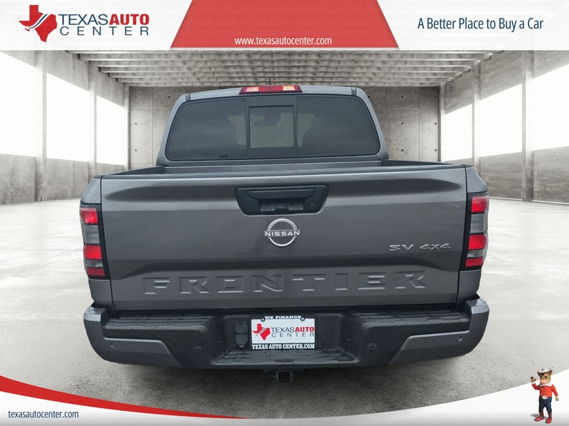 Nissan Frontier Vehicle Full-screen Gallery Image 06