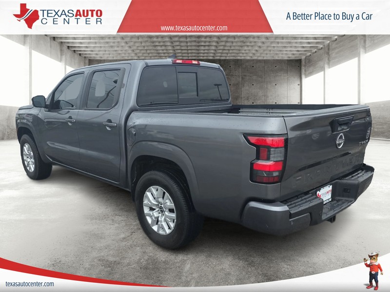 Nissan Frontier Vehicle Full-screen Gallery Image 08