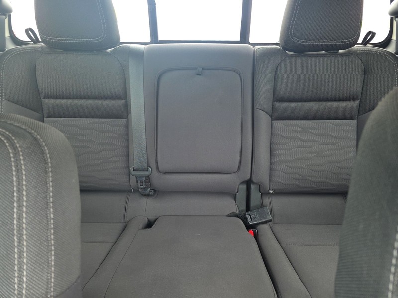 Nissan Frontier Vehicle Full-screen Gallery Image 12