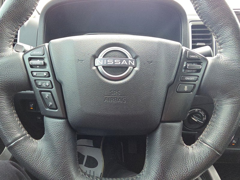 Nissan Frontier Vehicle Full-screen Gallery Image 13