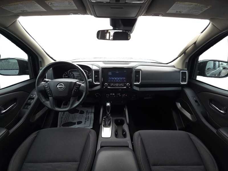Nissan Frontier Vehicle Full-screen Gallery Image 14