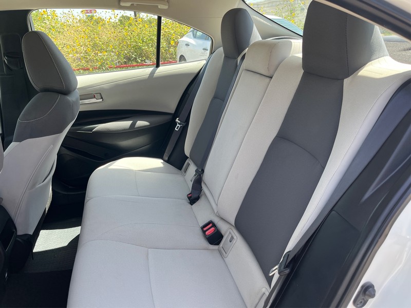 Toyota Corolla Vehicle Full-screen Gallery Image 10