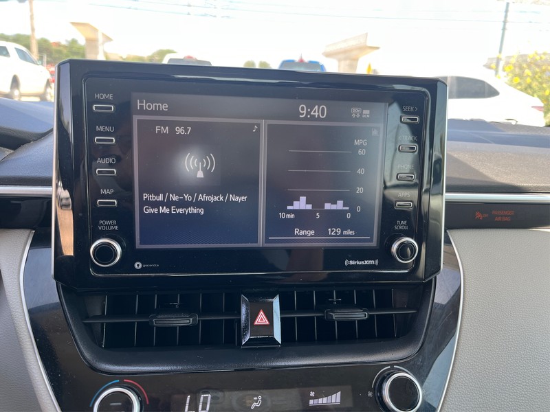Toyota Corolla Vehicle Full-screen Gallery Image 12