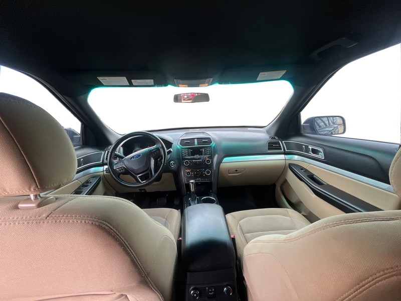 Ford Explorer Vehicle Full-screen Gallery Image 14