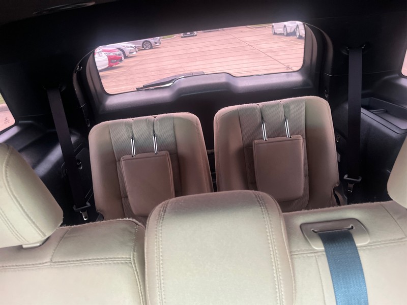 Ford Explorer Vehicle Full-screen Gallery Image 17