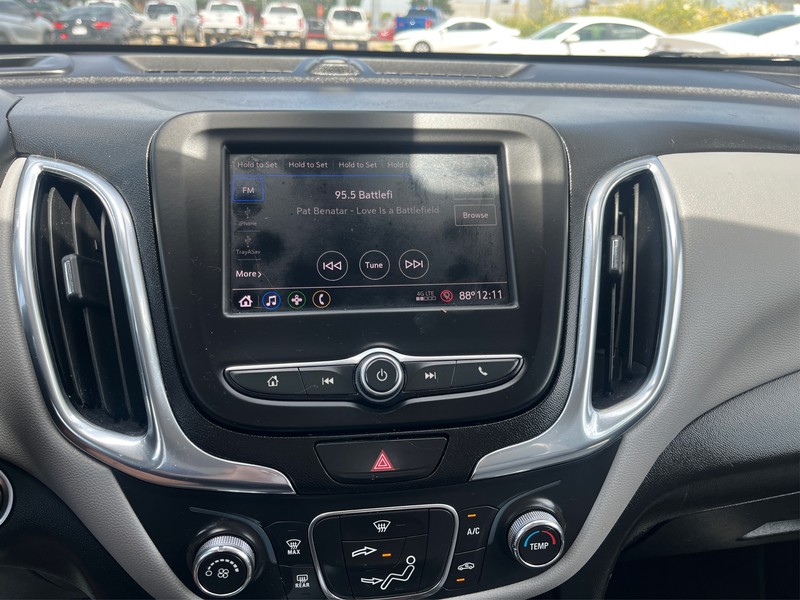 Chevrolet Equinox Vehicle Full-screen Gallery Image 12