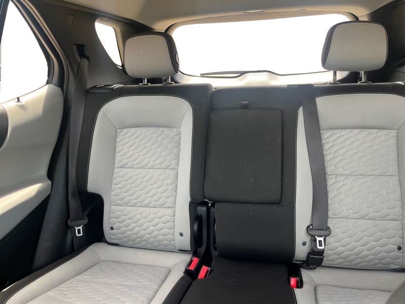 Chevrolet Equinox Vehicle Full-screen Gallery Image 13