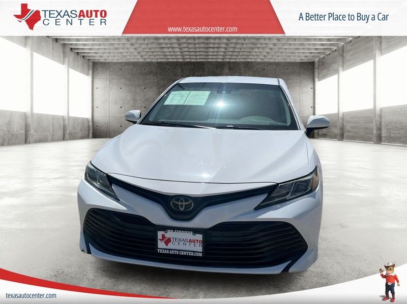 Toyota Camry Vehicle Full-screen Gallery Image 03
