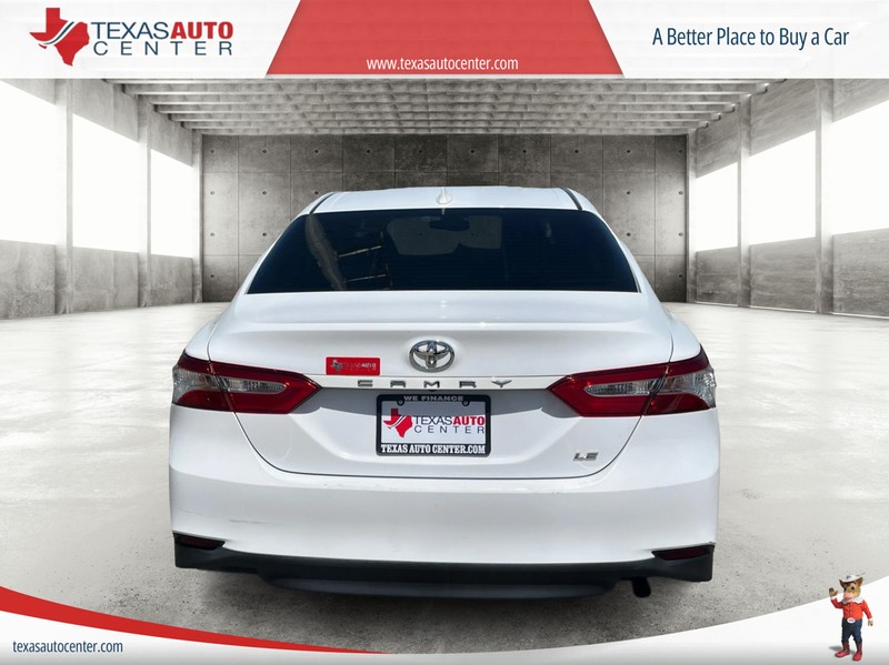 Toyota Camry Vehicle Full-screen Gallery Image 06