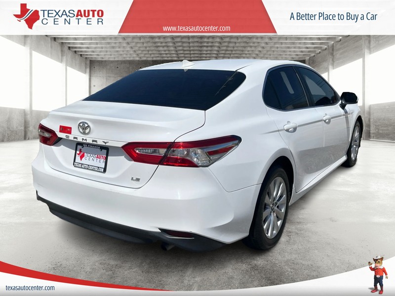 Toyota Camry Vehicle Full-screen Gallery Image 07