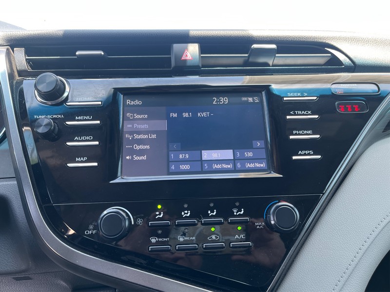 Toyota Camry Vehicle Full-screen Gallery Image 12