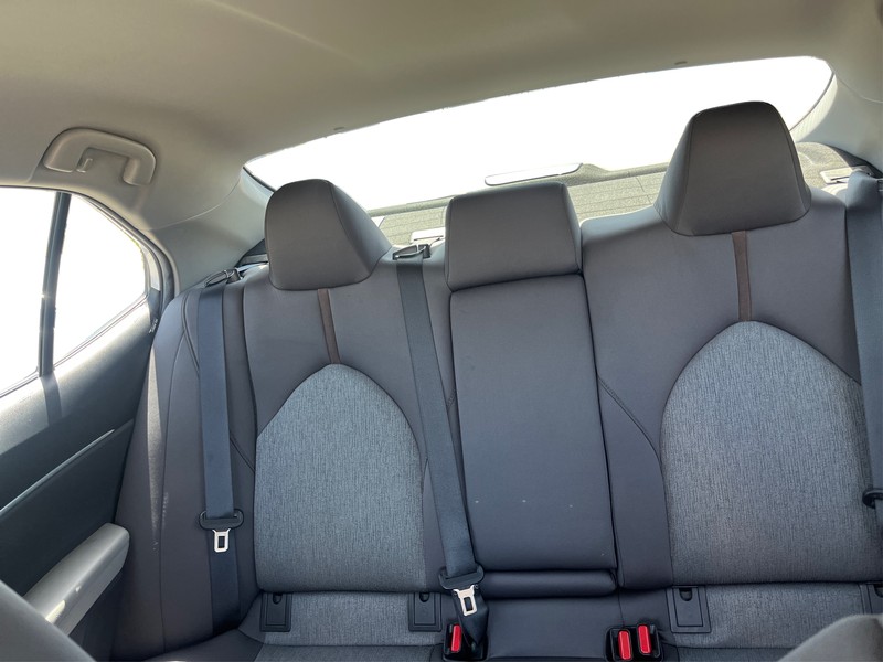 Toyota Camry Vehicle Full-screen Gallery Image 13