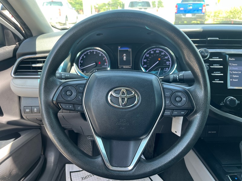 Toyota Camry Vehicle Full-screen Gallery Image 14