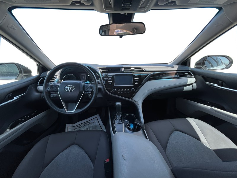 Toyota Camry Vehicle Full-screen Gallery Image 15