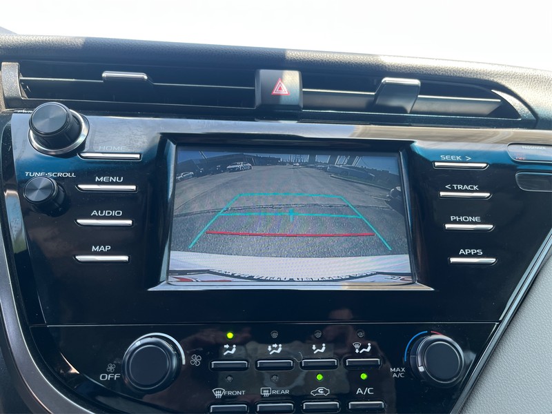 Toyota Camry Vehicle Full-screen Gallery Image 17