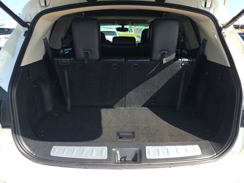 INFINITI QX60 Vehicle Full-screen Gallery Image 11