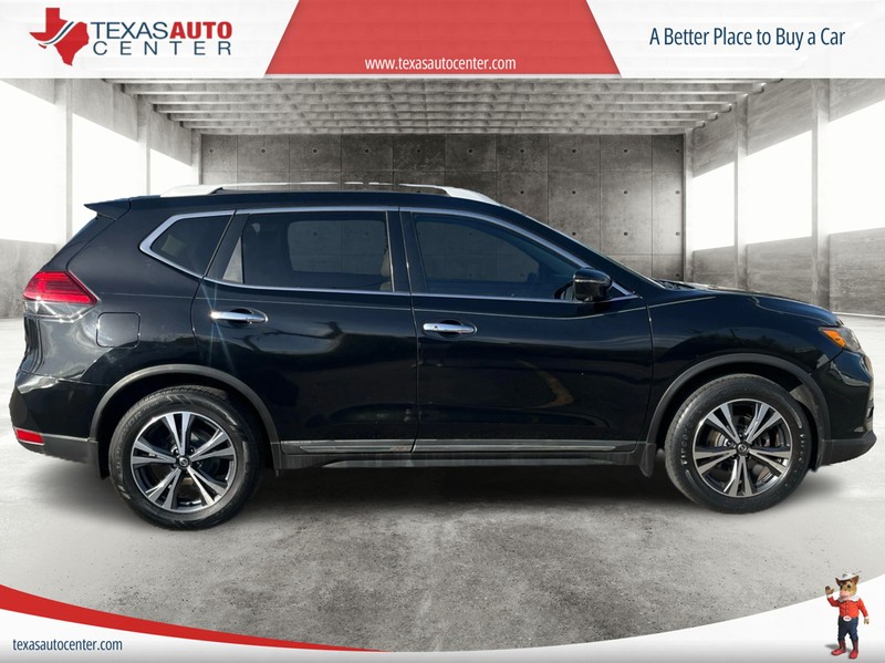 Nissan Rogue Vehicle Full-screen Gallery Image 04
