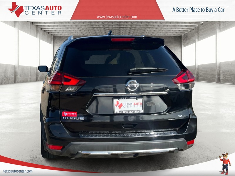 Nissan Rogue Vehicle Full-screen Gallery Image 06