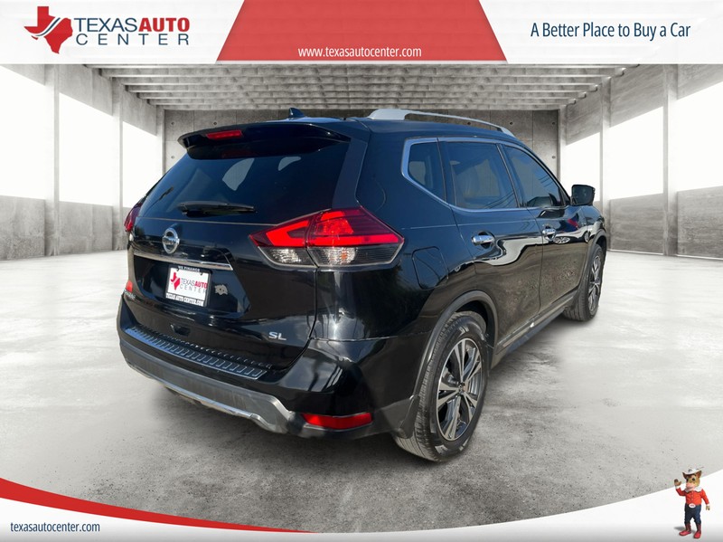 Nissan Rogue Vehicle Full-screen Gallery Image 07