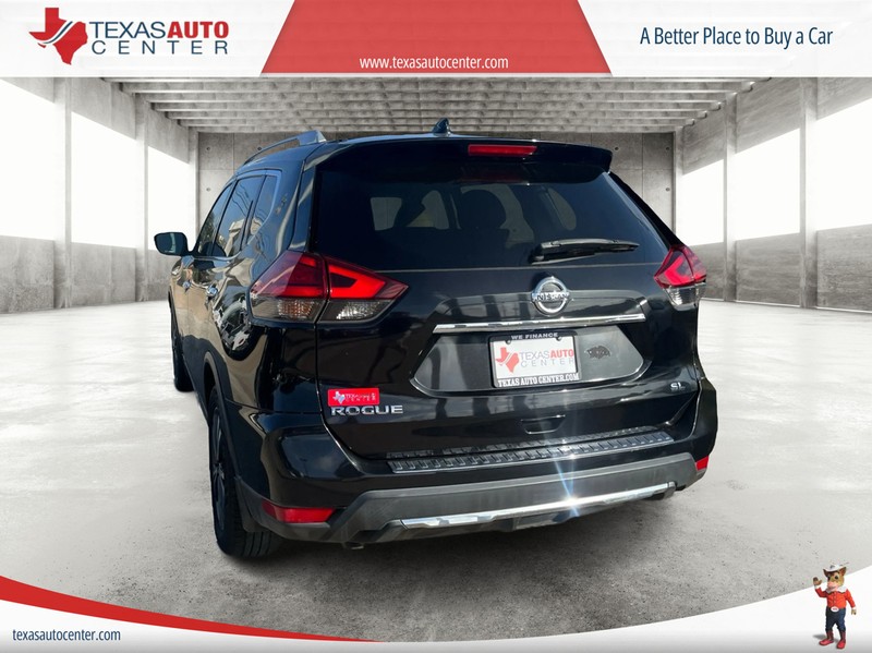 Nissan Rogue Vehicle Full-screen Gallery Image 08
