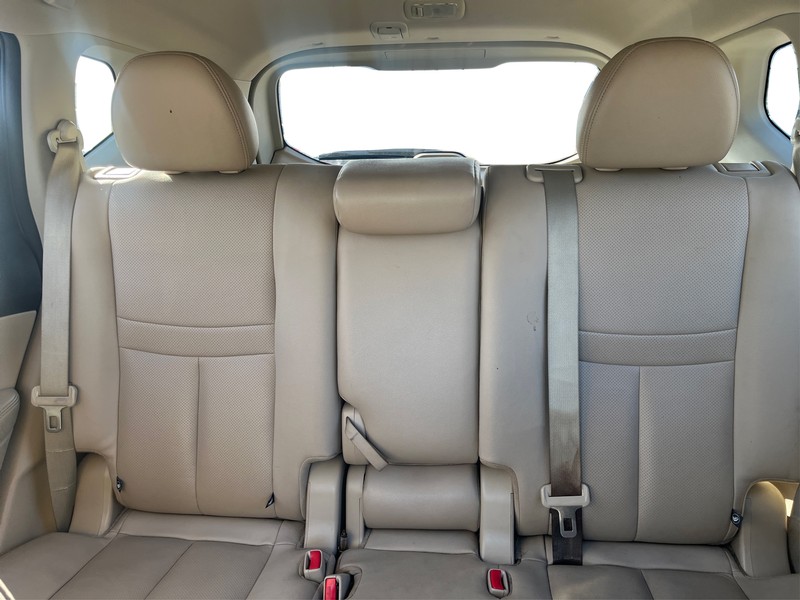 Nissan Rogue Vehicle Full-screen Gallery Image 13