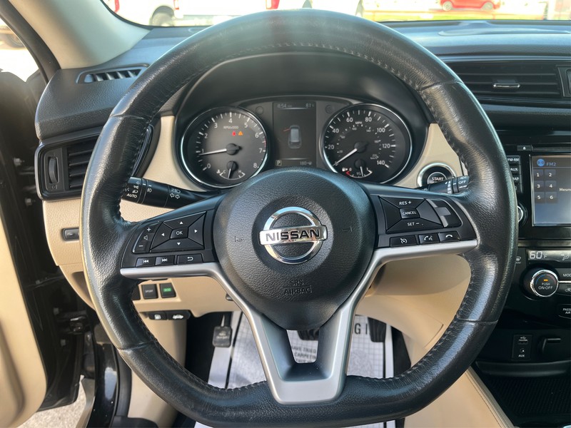 Nissan Rogue Vehicle Full-screen Gallery Image 14