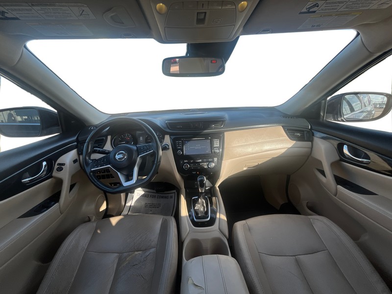 Nissan Rogue Vehicle Full-screen Gallery Image 15