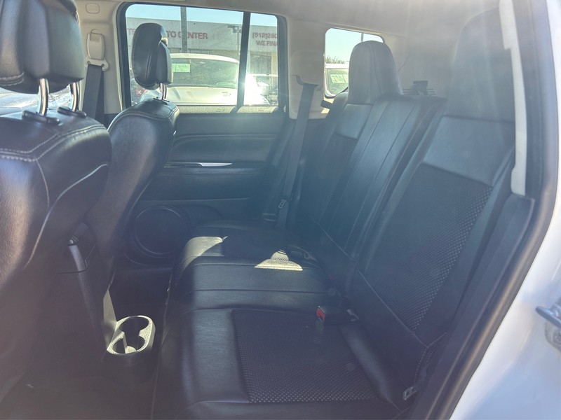 Jeep Compass Vehicle Full-screen Gallery Image 09