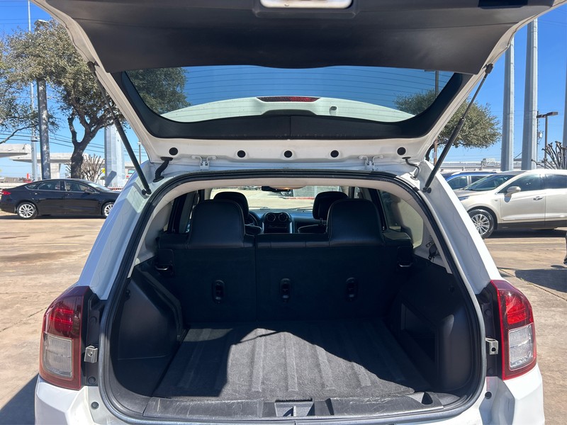 Jeep Compass Vehicle Full-screen Gallery Image 10