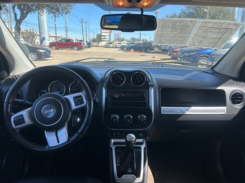 Jeep Compass Vehicle Full-screen Gallery Image 11