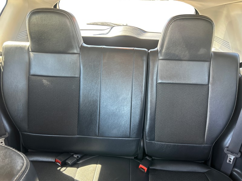 Jeep Compass Vehicle Full-screen Gallery Image 12