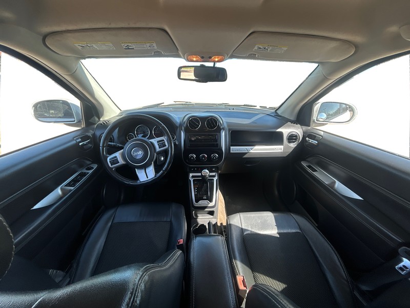 Jeep Compass Vehicle Full-screen Gallery Image 14