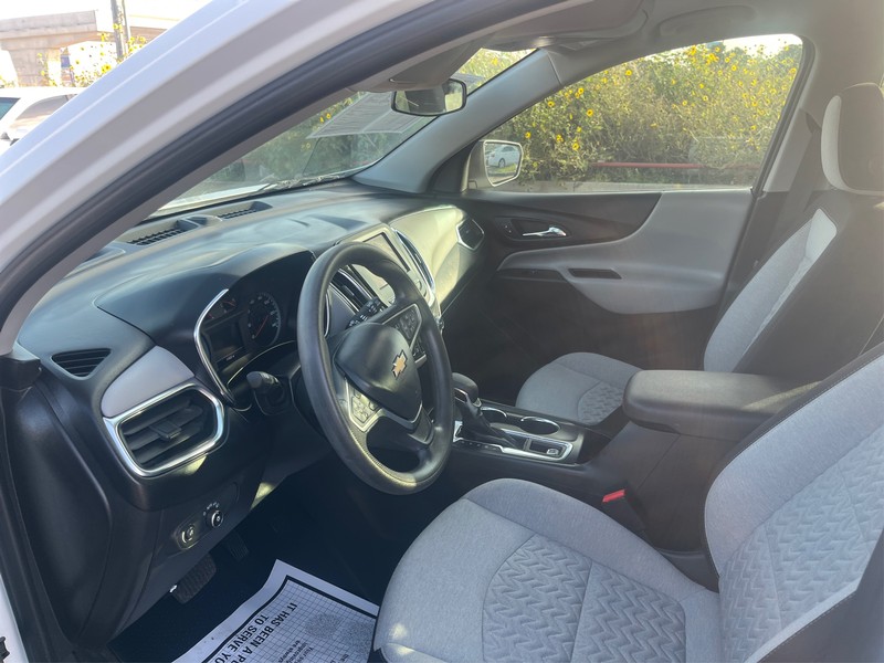 Chevrolet Equinox Vehicle Full-screen Gallery Image 09
