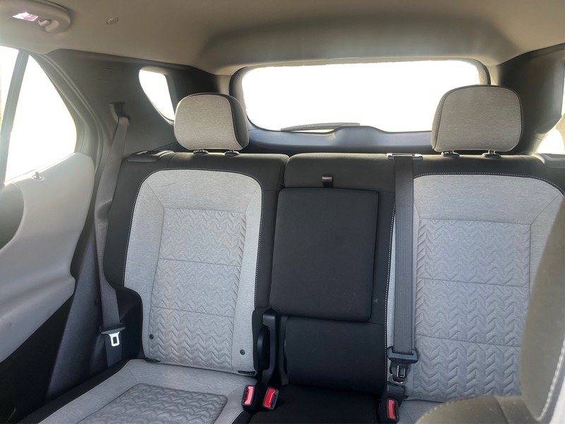 Chevrolet Equinox Vehicle Full-screen Gallery Image 13
