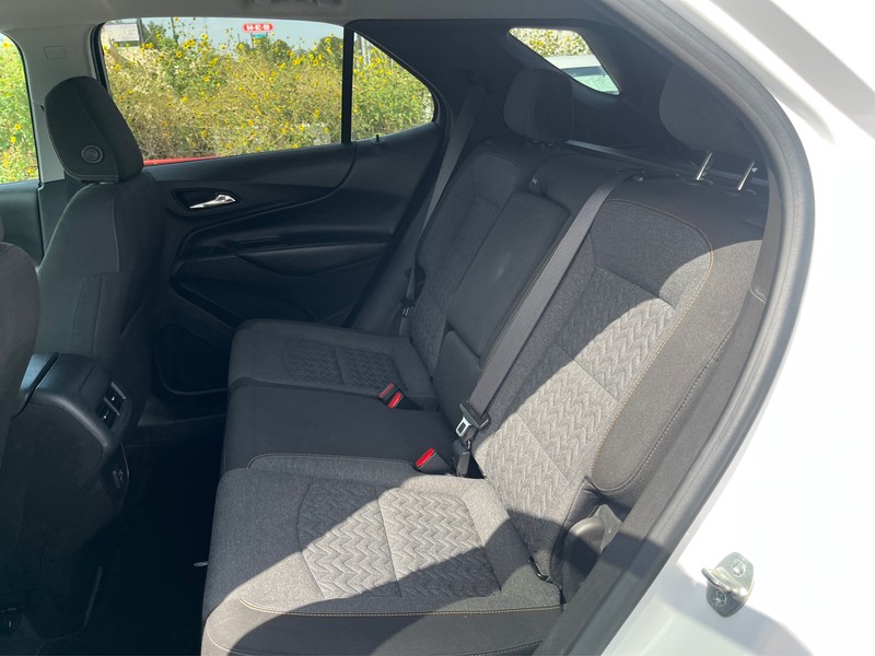 Chevrolet Equinox Vehicle Full-screen Gallery Image 10