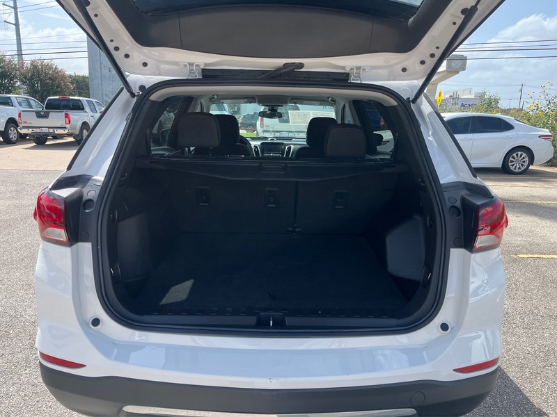 Chevrolet Equinox Vehicle Full-screen Gallery Image 11