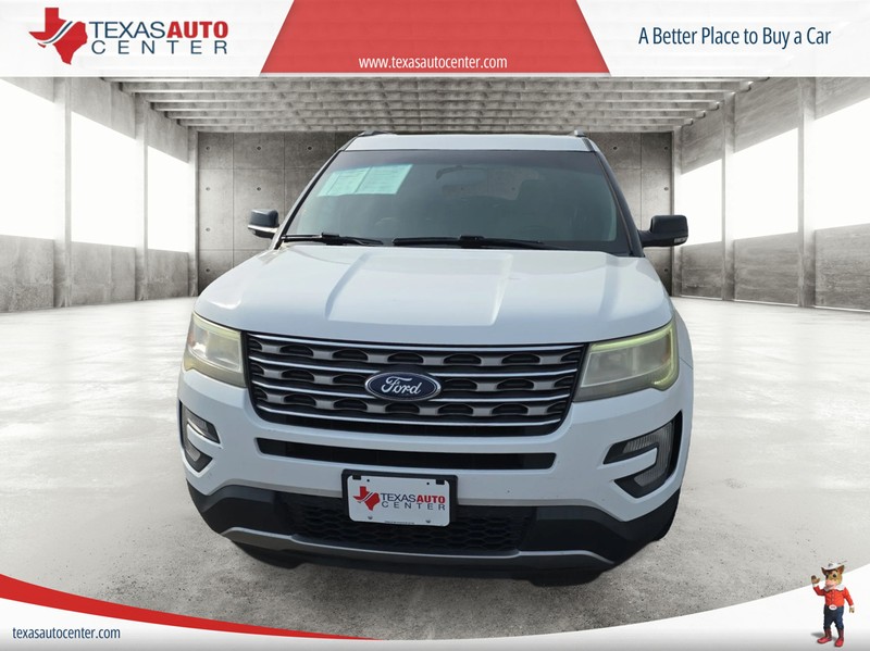 Ford Explorer Vehicle Full-screen Gallery Image 03