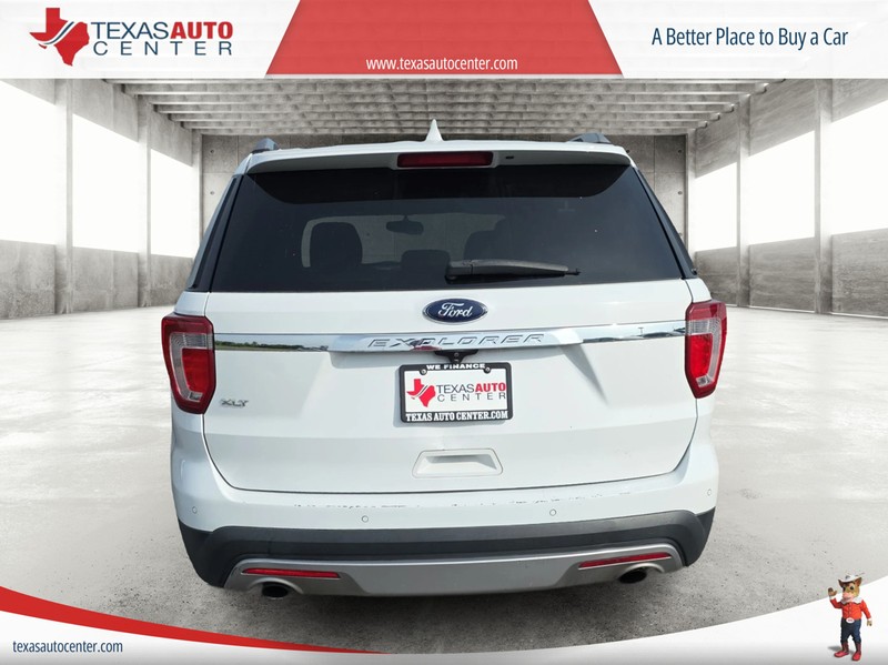 Ford Explorer Vehicle Full-screen Gallery Image 06