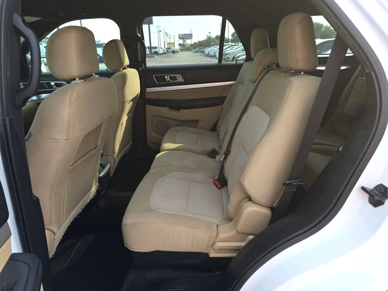 Ford Explorer Vehicle Full-screen Gallery Image 10