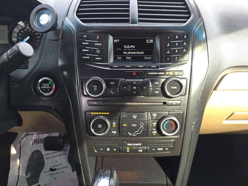 Ford Explorer Vehicle Full-screen Gallery Image 12