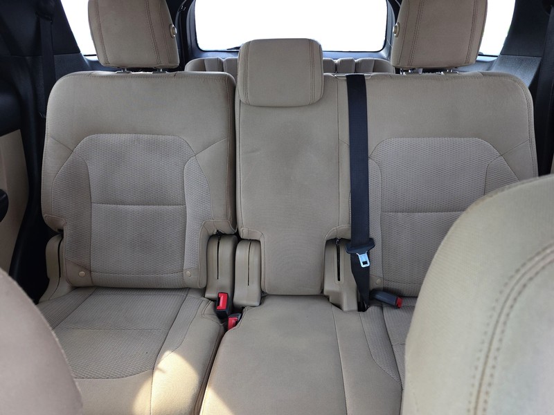 Ford Explorer Vehicle Full-screen Gallery Image 13