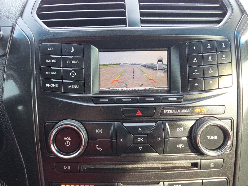 Ford Explorer Vehicle Full-screen Gallery Image 17